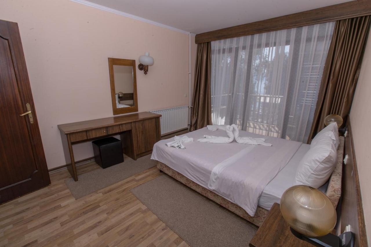Hotel Desaret オフリド エクステリア 写真